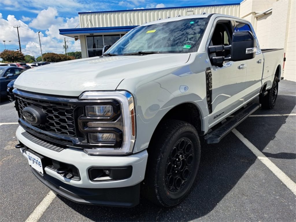 New 2025 Ford F-350 Lariat SRW 176 WB 6.7L Diesel Engine Truck Crew Cab