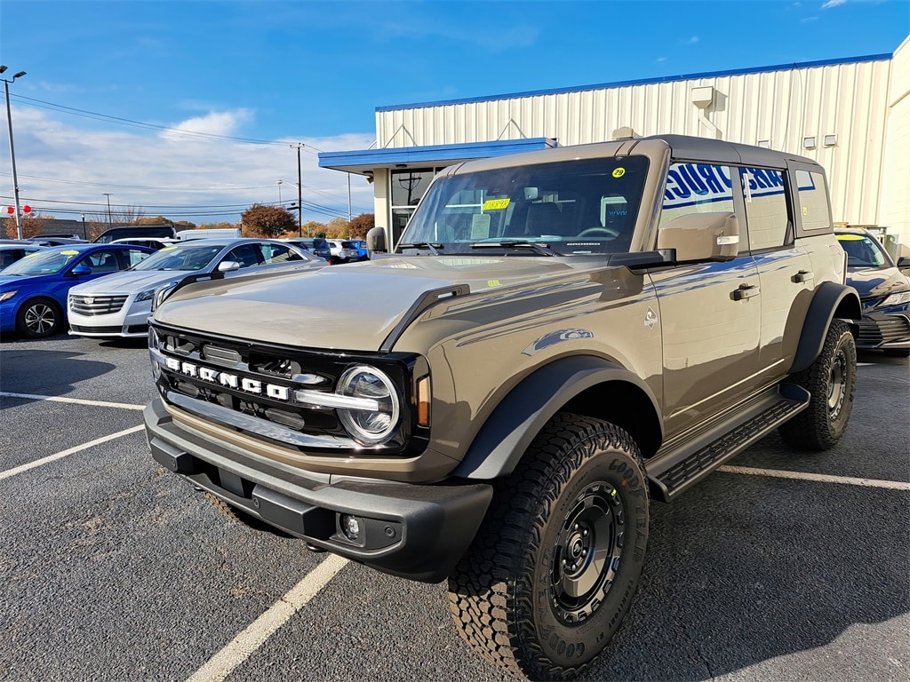 New 2025 Ford Bronco Outer Banks SUV