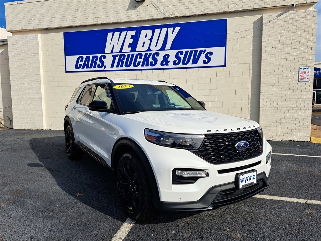 2023 Ford Explorer ST's photo