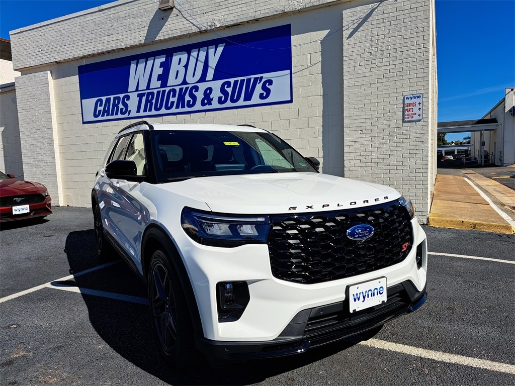 2025 Ford Explorer ST's photo