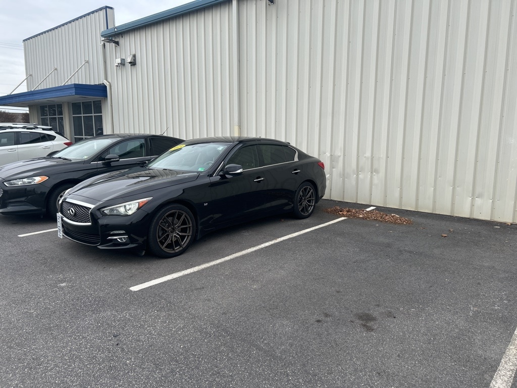 2015 INFINITI Q50 Premium's photo