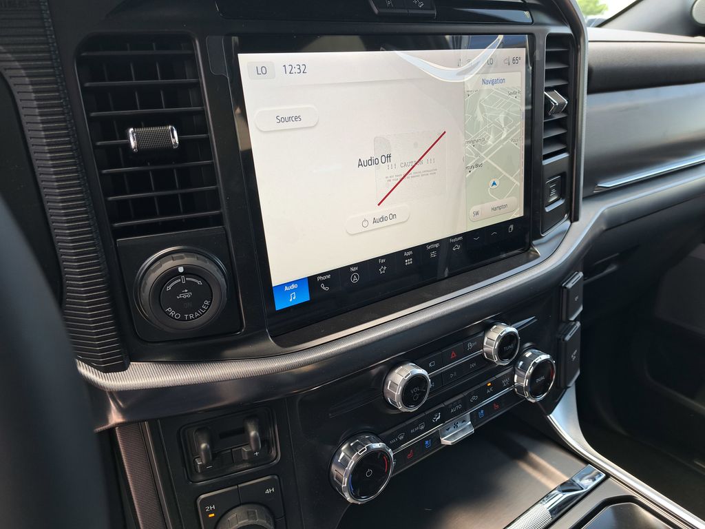 2025 Ford F-150 Platinum - Photo 10
