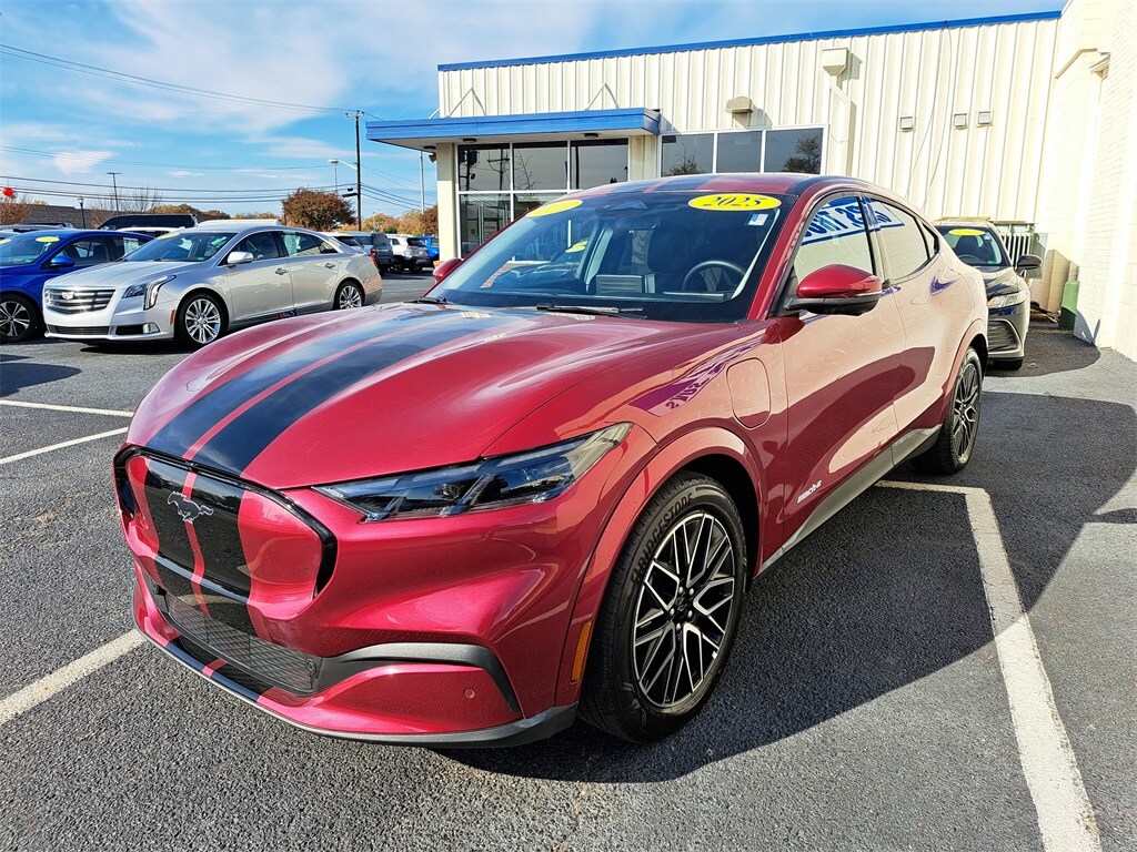 2025 Ford Mustang Mach-E Premium photo 3