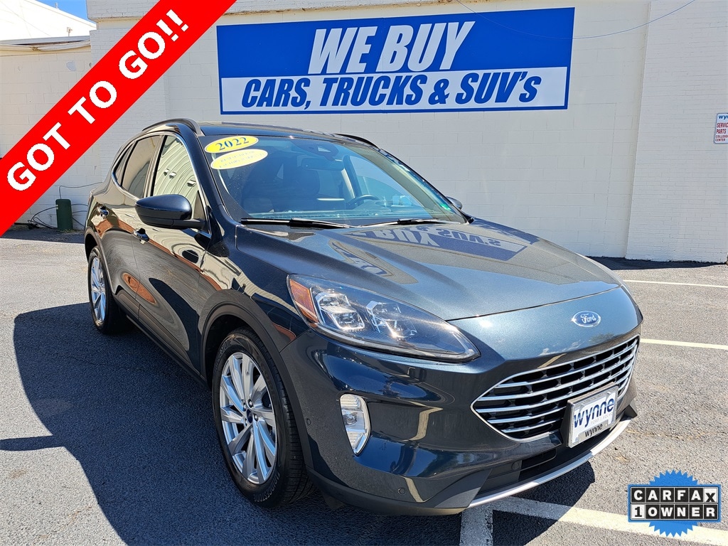 2022 Ford Escape Titanium's photo