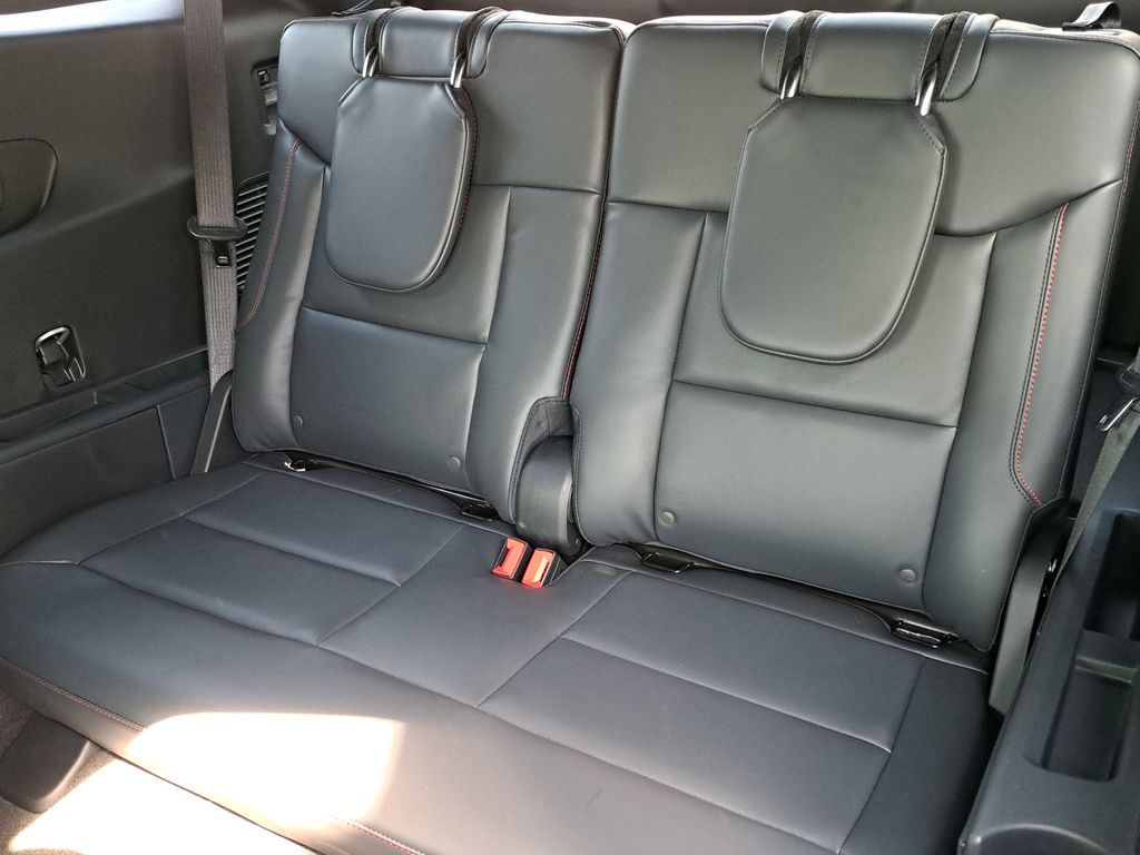 2026 Ford Explorer ST-Line - Photo 14