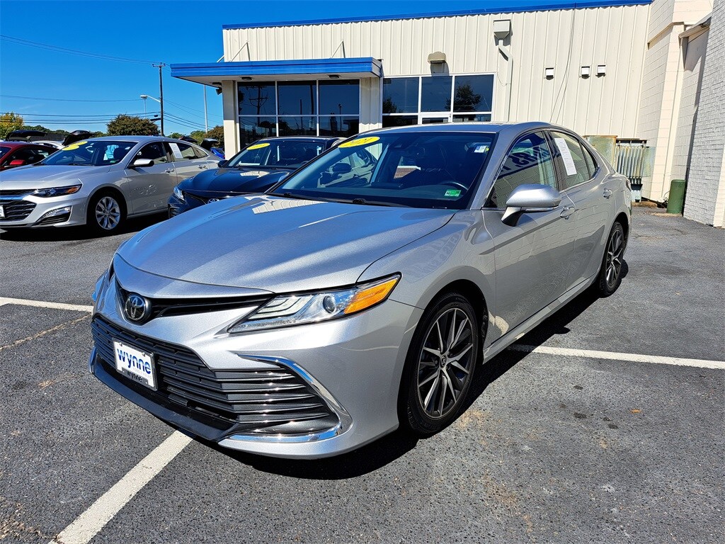 2021 Toyota Camry XLE photo 3