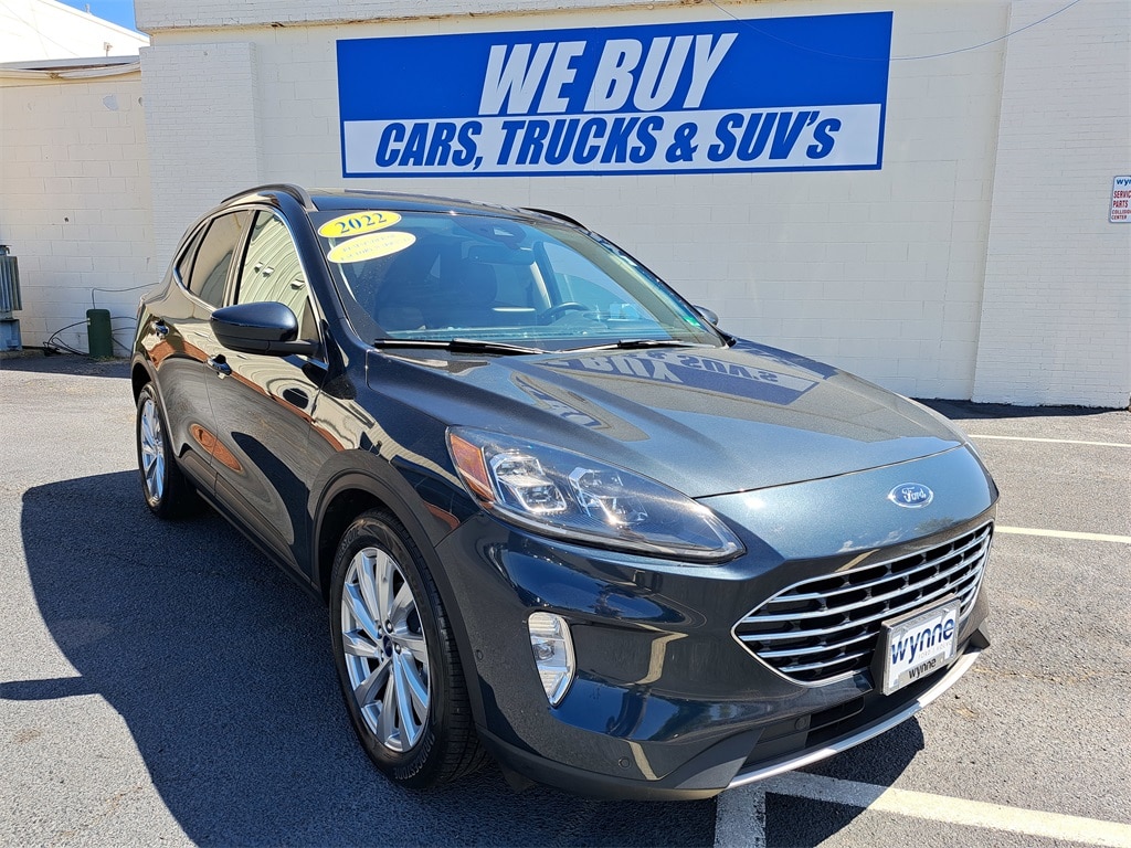 2022 Ford Escape Titanium's photo