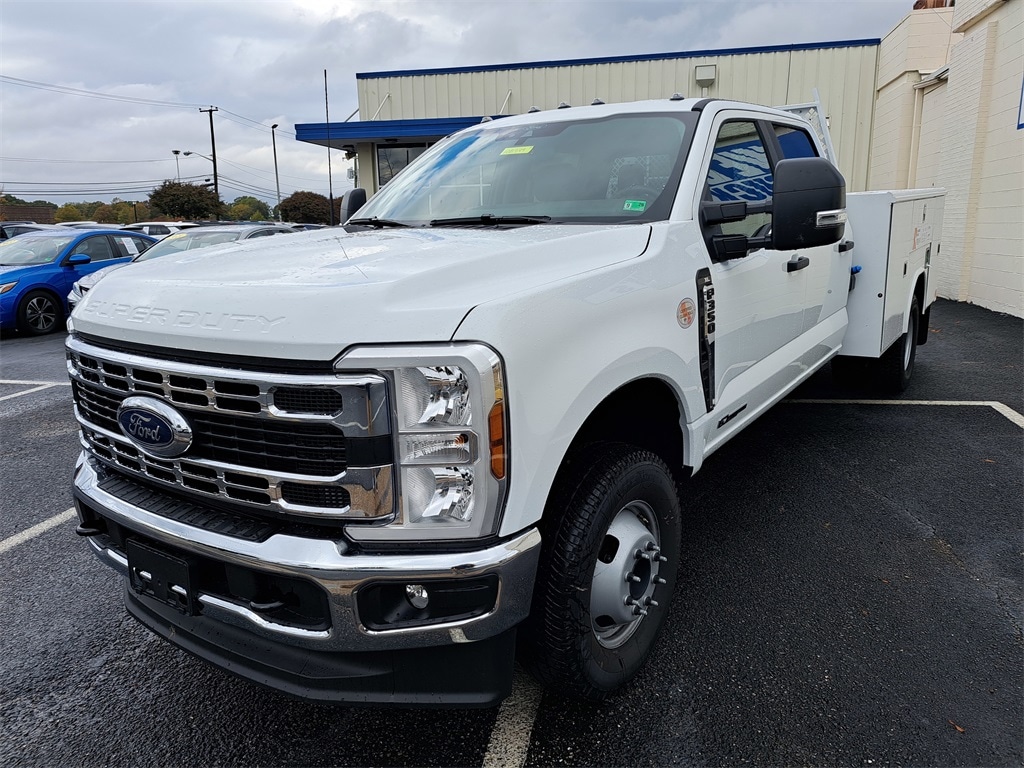 New 2025 Ford F-350 Chassis Truck Crew Cab