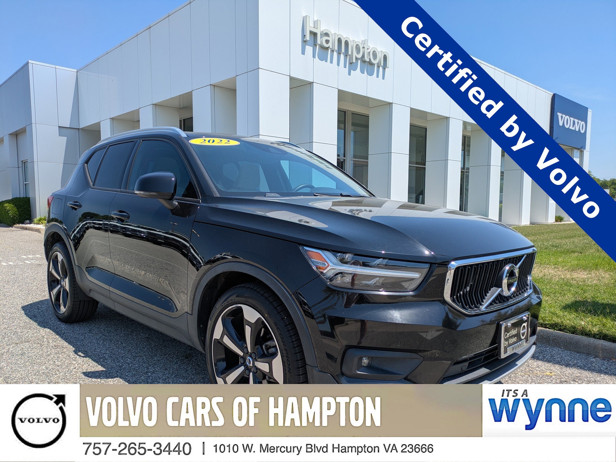 2022 Volvo XC40 T4 Momentum's photo