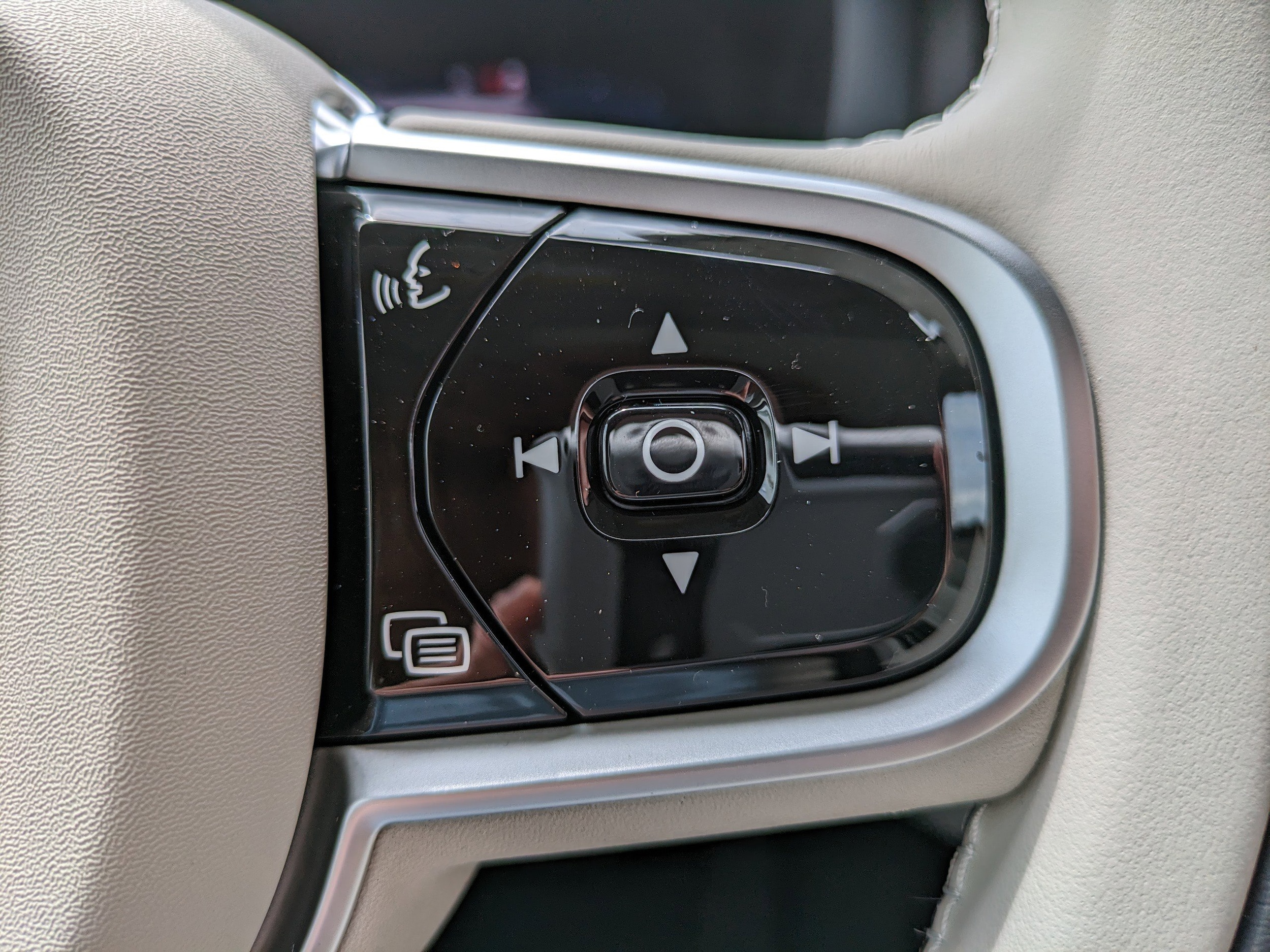 2025 Volvo XC60 Plus - Photo 25