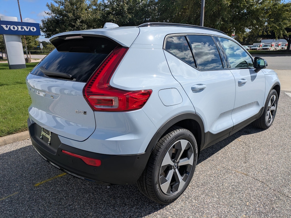 New 2026 Volvo XC40 B5 Plus SUV