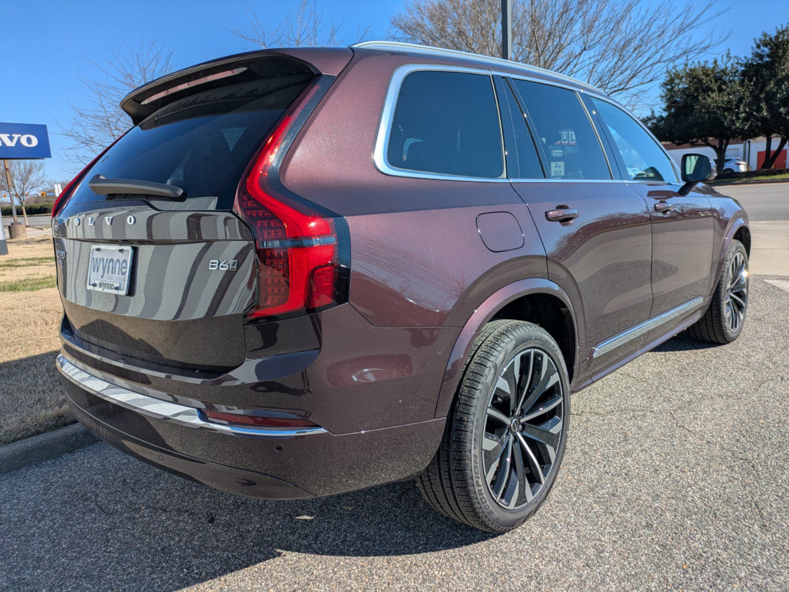 2025 Volvo XC90 Core photo 4