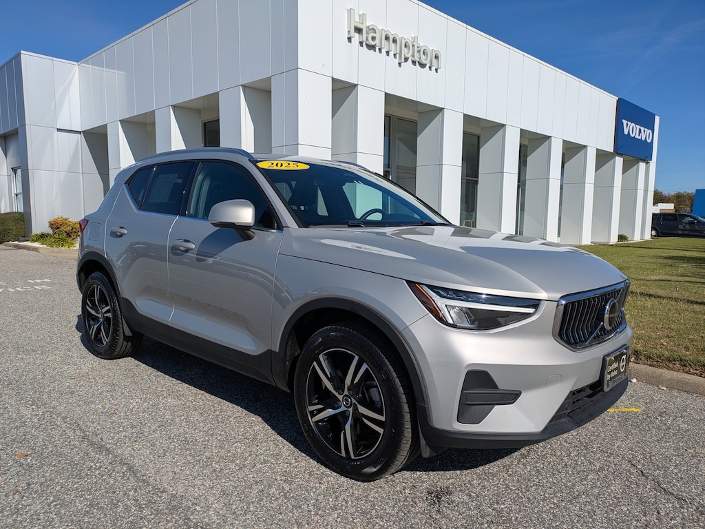 Certified 2025 Volvo XC40 Core Bright Theme B5 AWD Core Bright Theme