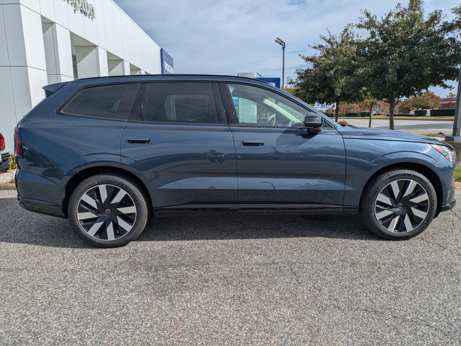 2025 Volvo EX90 Twin Motor Performance Ultra photo 3