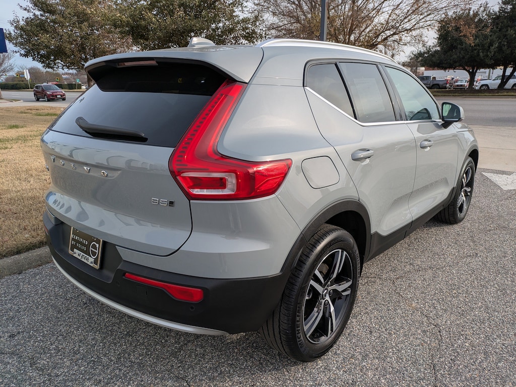 Certified 2025 Volvo XC40 Core Bright Theme B5 AWD Core Bright Theme