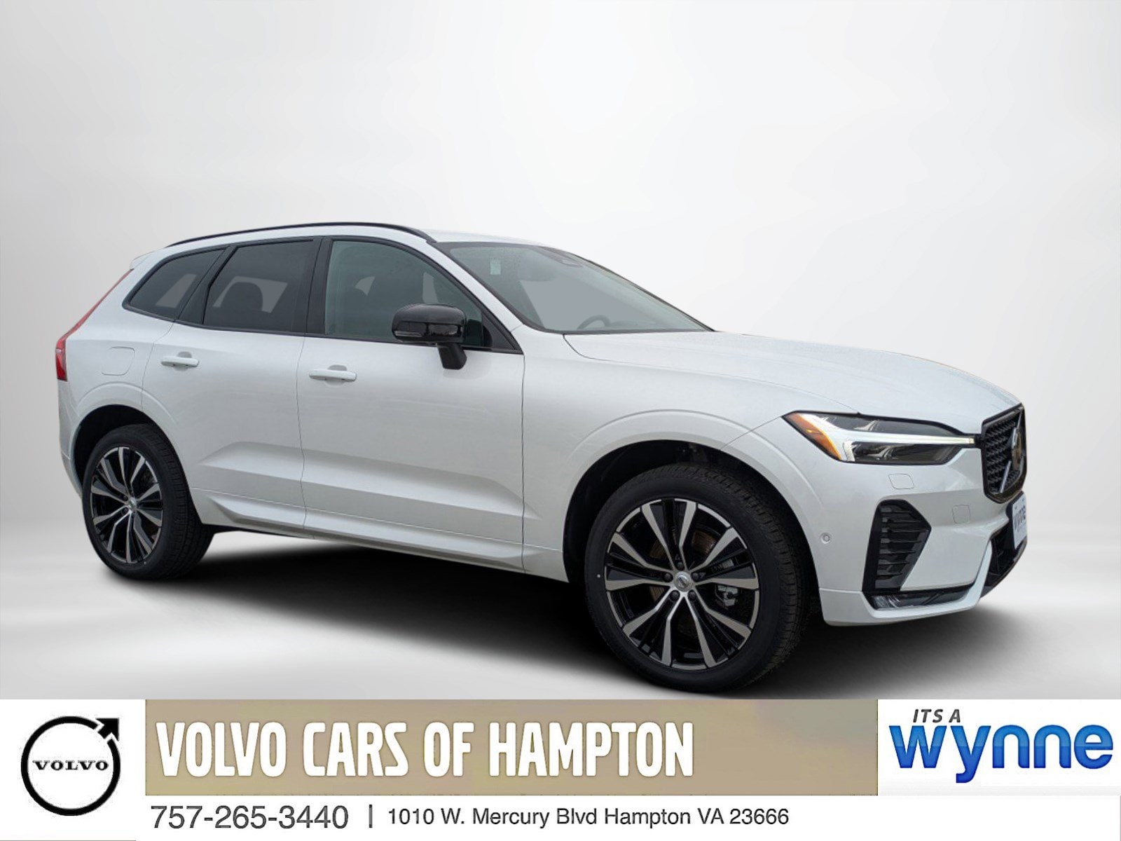 2025 Volvo XC60 Plus's photo