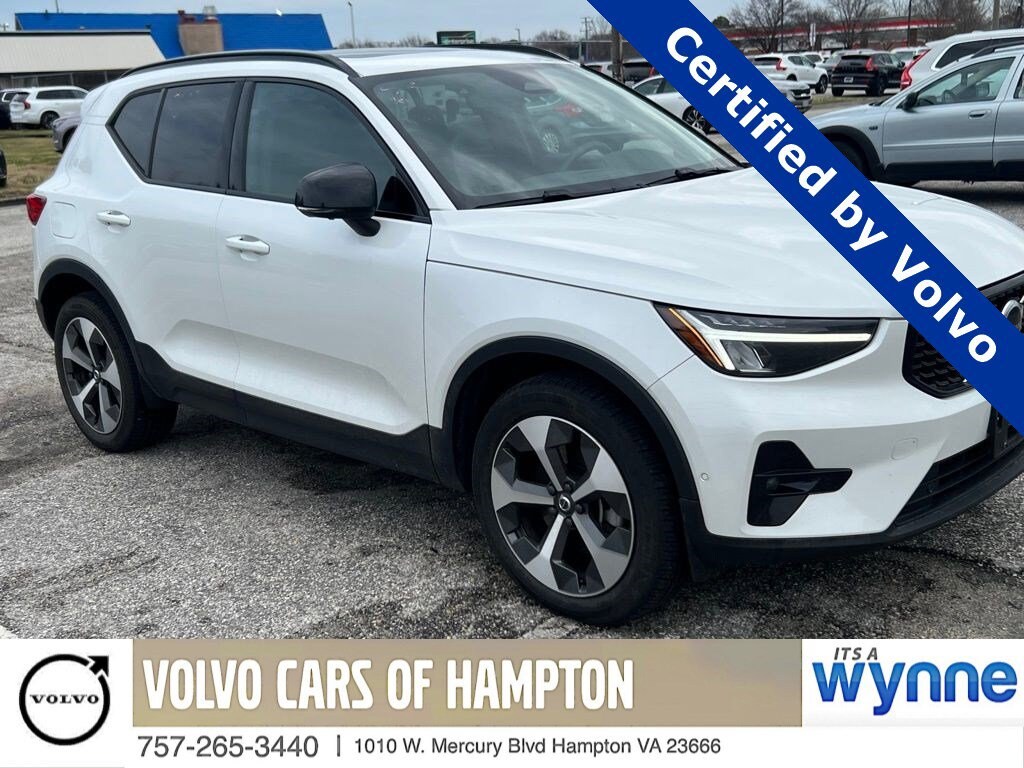 Used 2023 Volvo XC40 Plus Dark Theme B5 AWD Plus Dark Theme