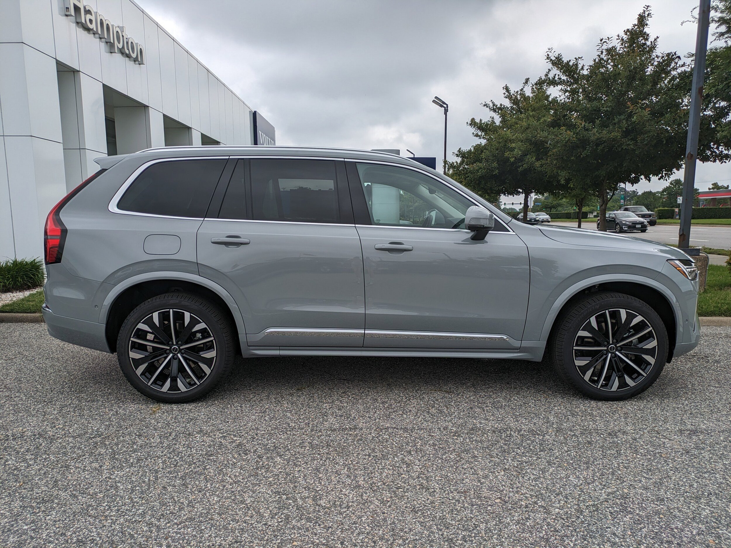 2026 Volvo XC90 Plus photo 3