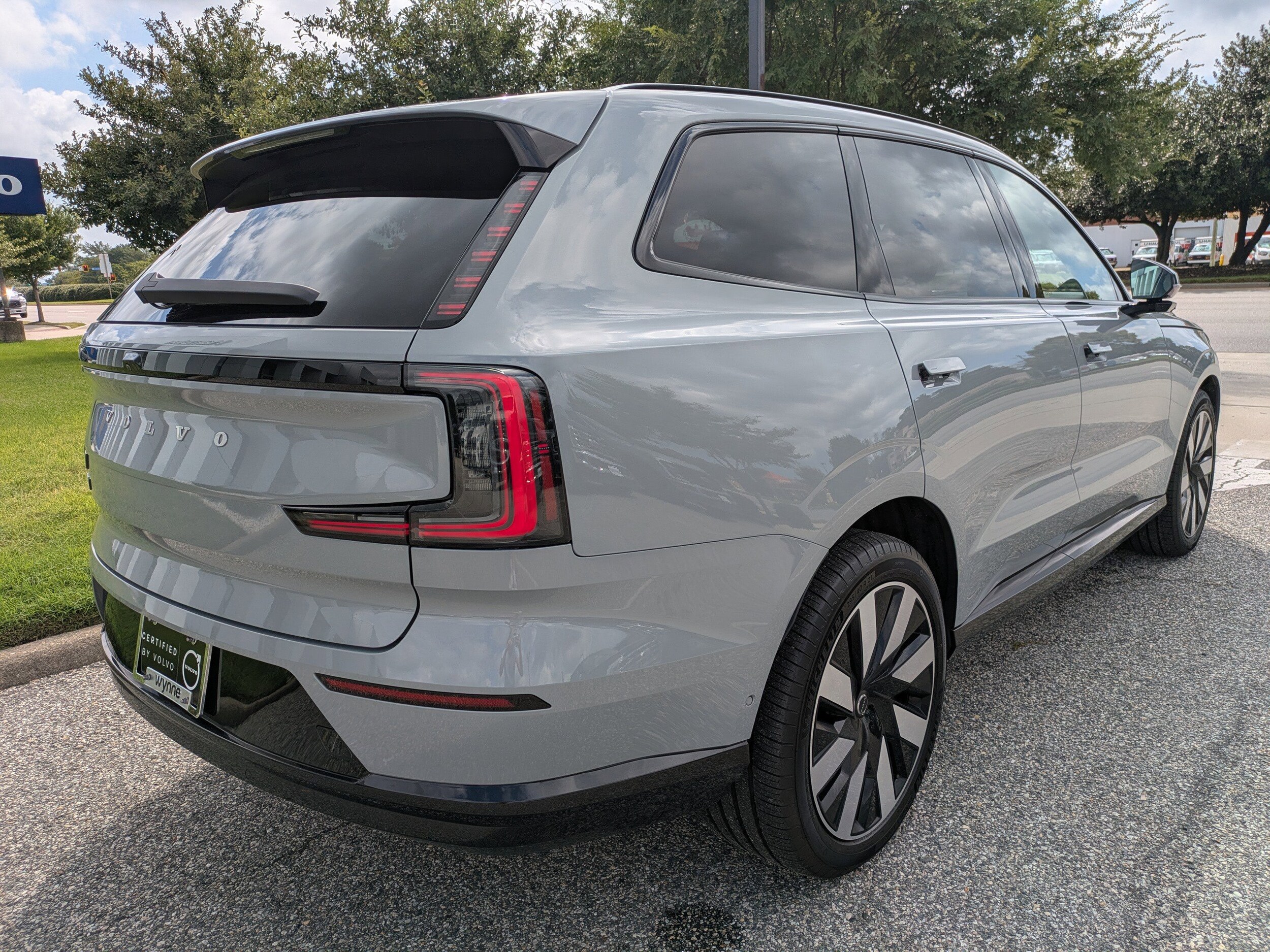 2025 Volvo EX90 Twin Motor Ultra photo 2