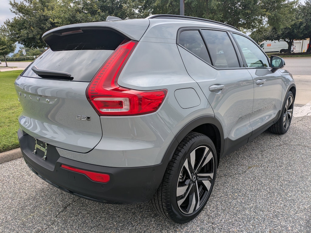 Certified 2025 Volvo XC40 Plus Dark Theme B5 AWD Plus Dark Theme