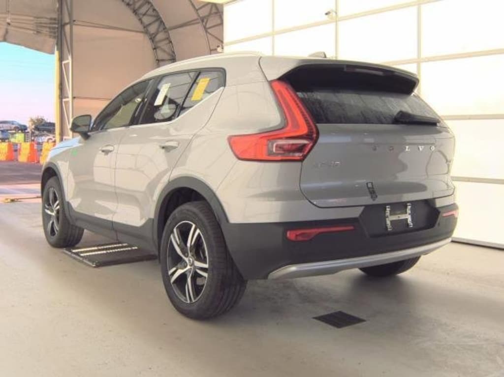Certified 2025 Volvo XC40 Core Bright Theme B5 AWD Core Bright Theme