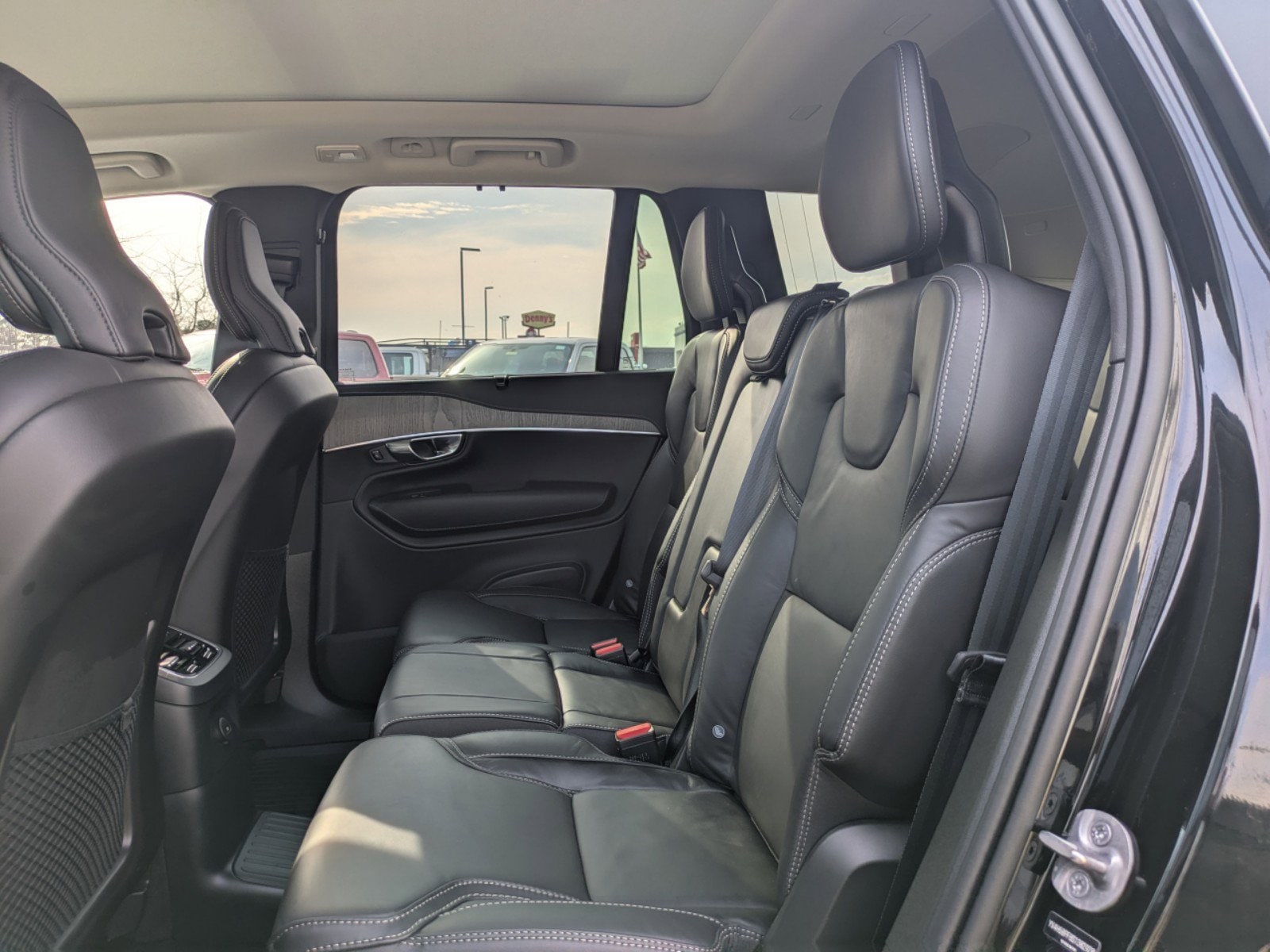 2025 Volvo XC90 Ultra - Photo 14