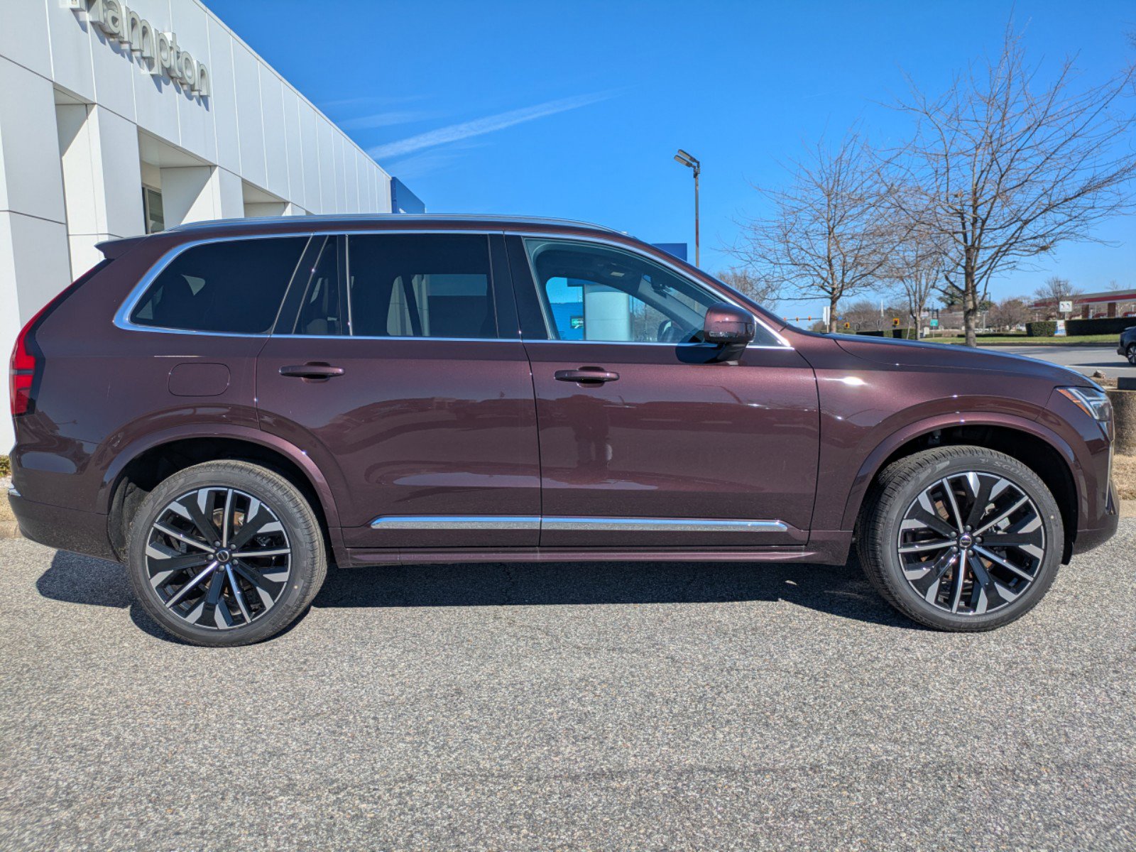 2025 Volvo XC90 Core photo 3