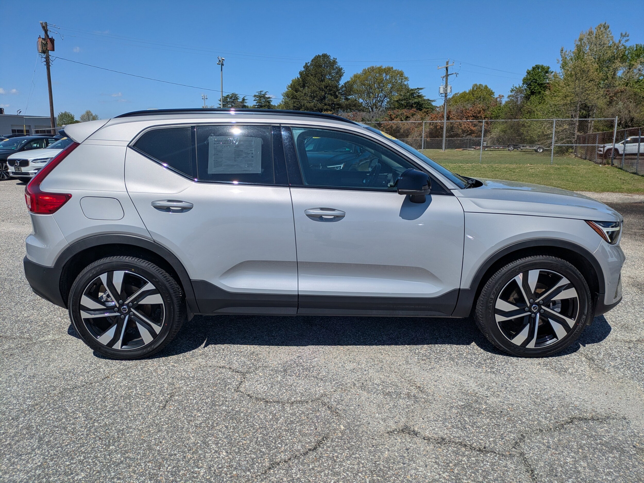 2023 Volvo XC40 AWD Plus photo 3