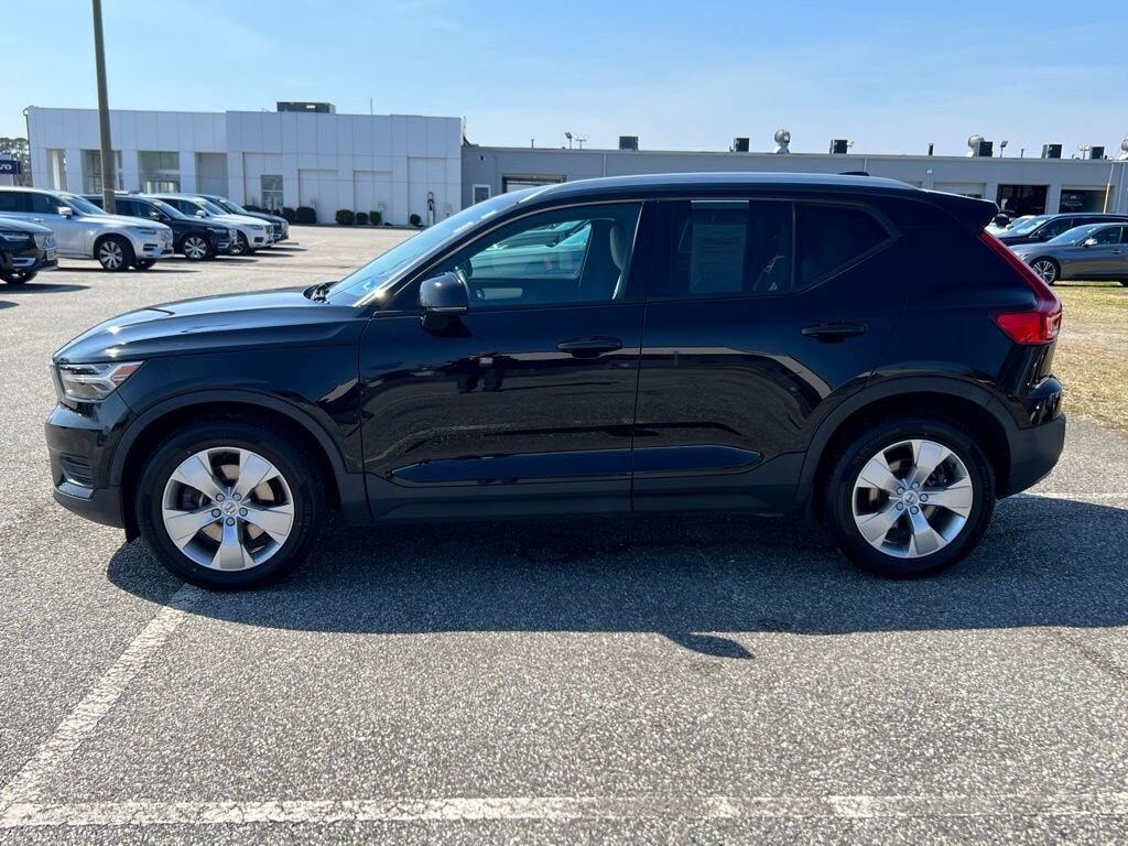 Used 2020 Volvo XC40 Momentum T4 FWD Momentum