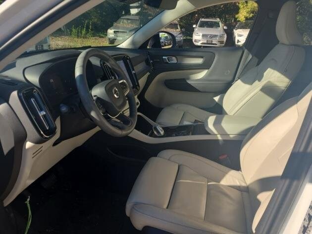 2023 Volvo XC40 AWD Plus photo 4