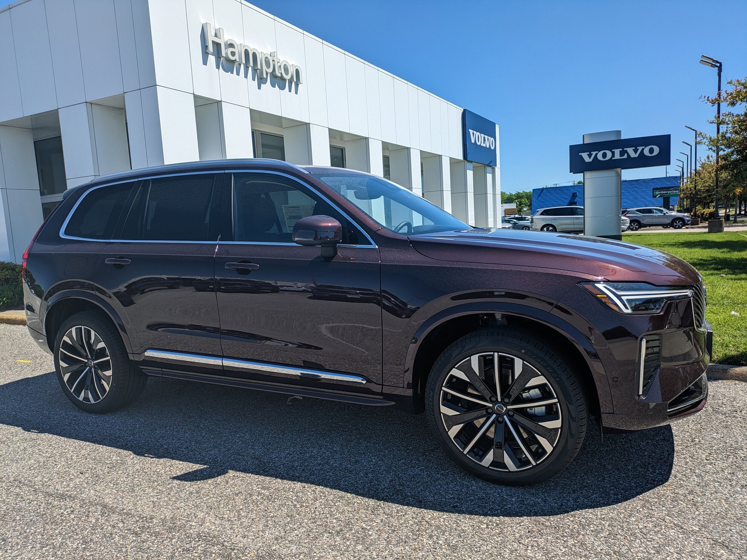 2025 Volvo XC90 T8 Plus photo 2
