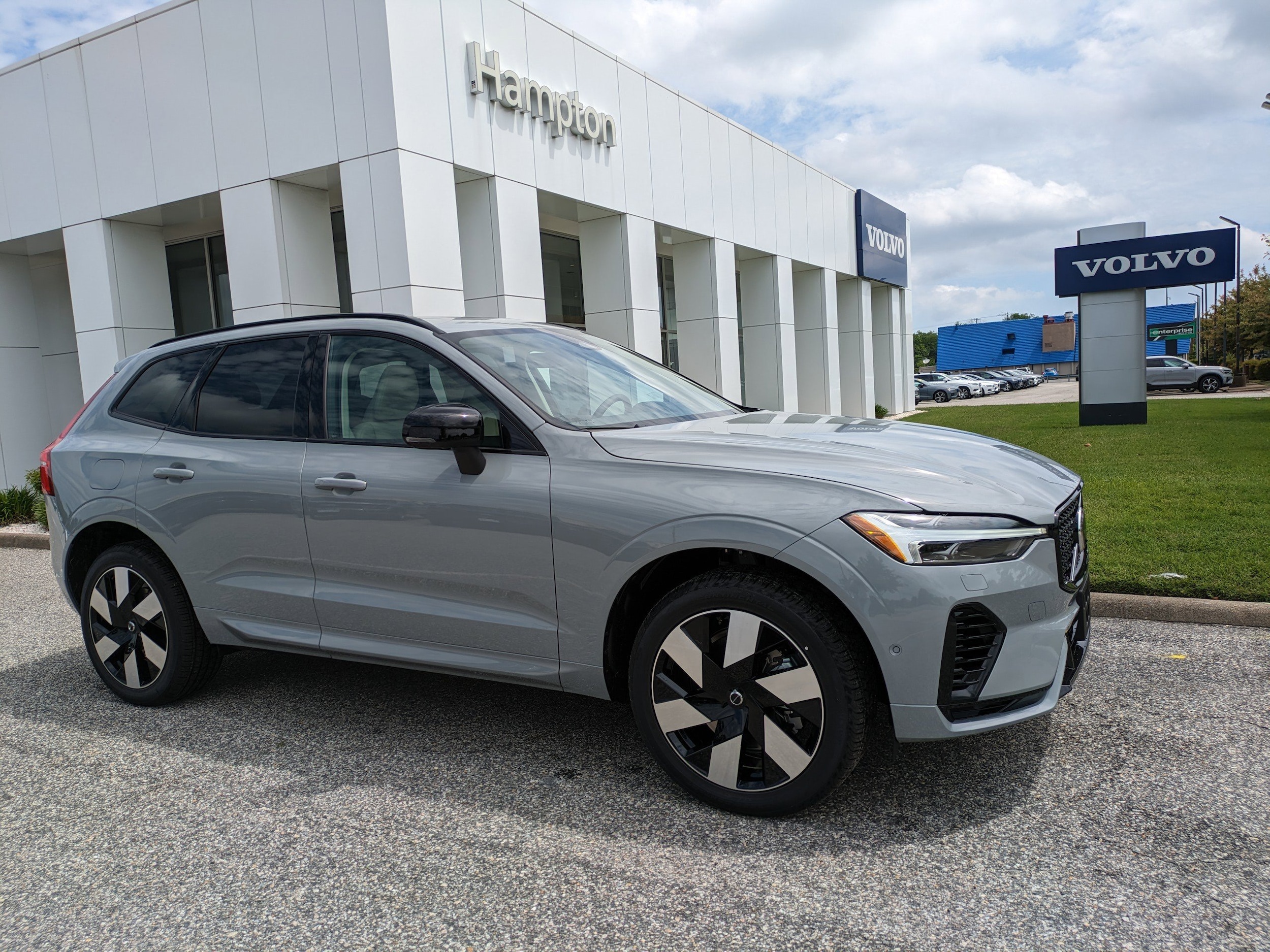 Used 2025 Volvo XC60 Plus with VIN YV4H60RC2S1210933 for sale in Hampton, VA