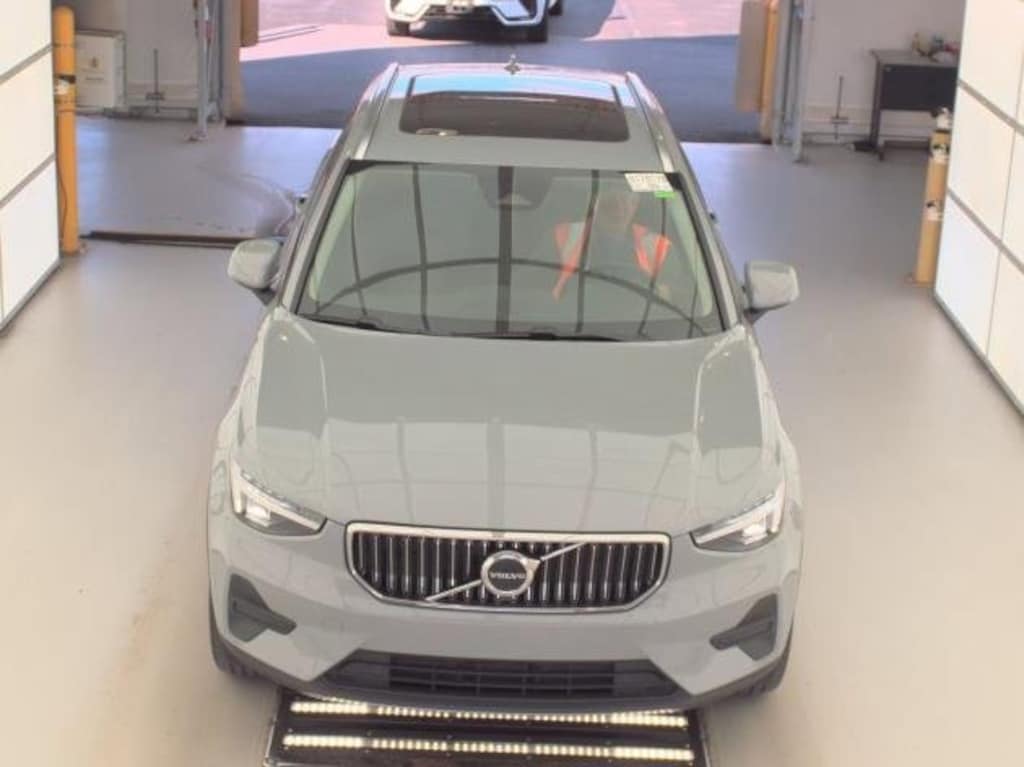 Used 2025 Volvo XC40 Core Bright Theme B5 AWD Core Bright Theme