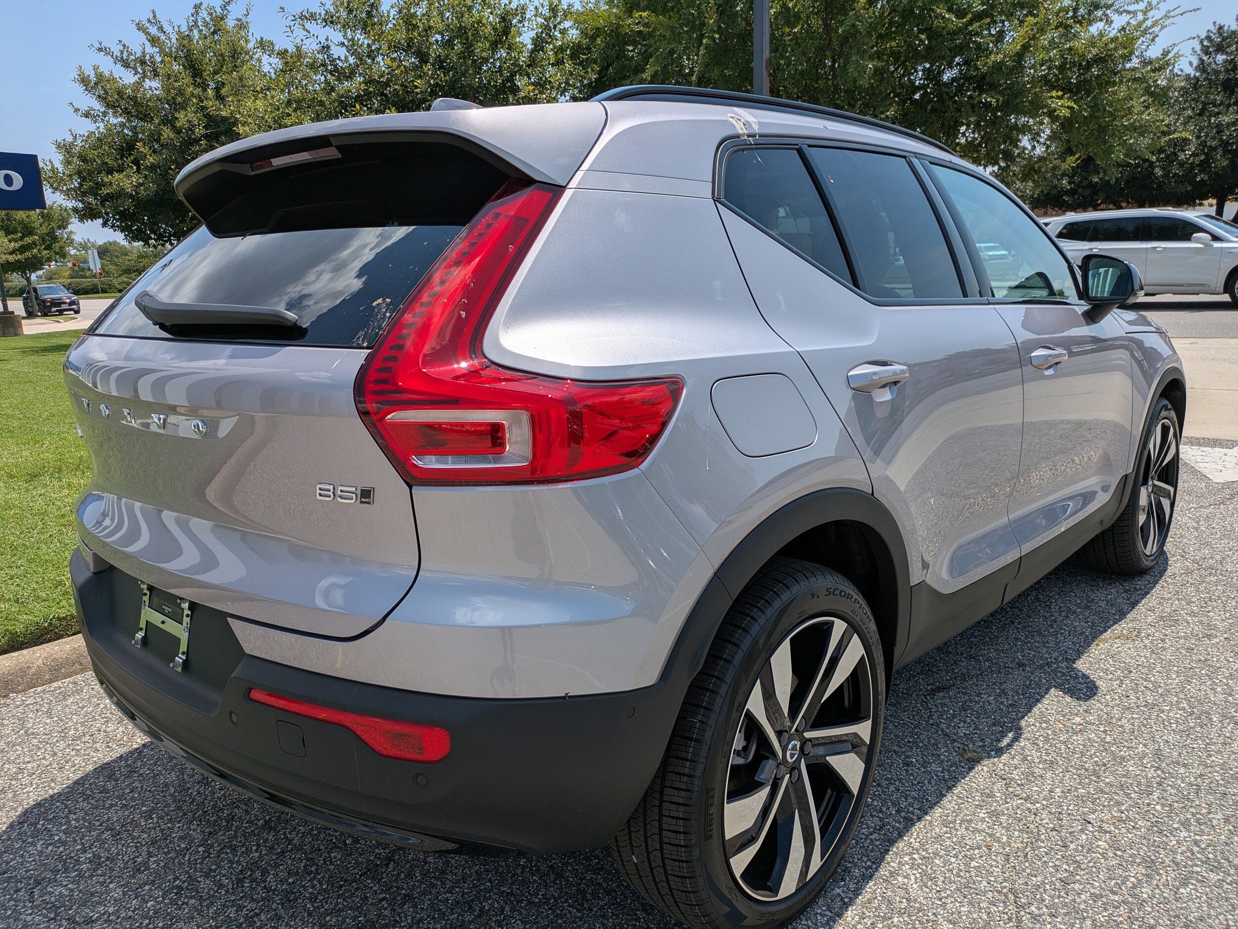 2026 Volvo XC40 Plus photo 3