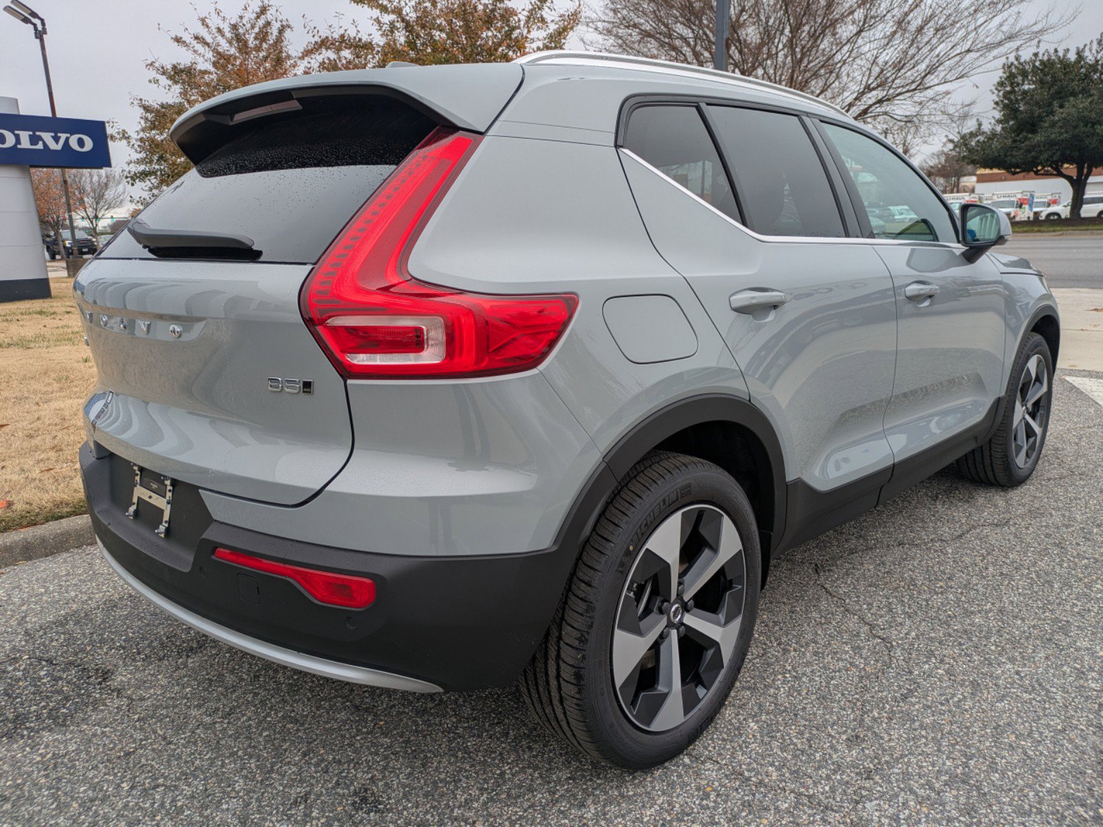 2025 Volvo XC40 Core photo 4