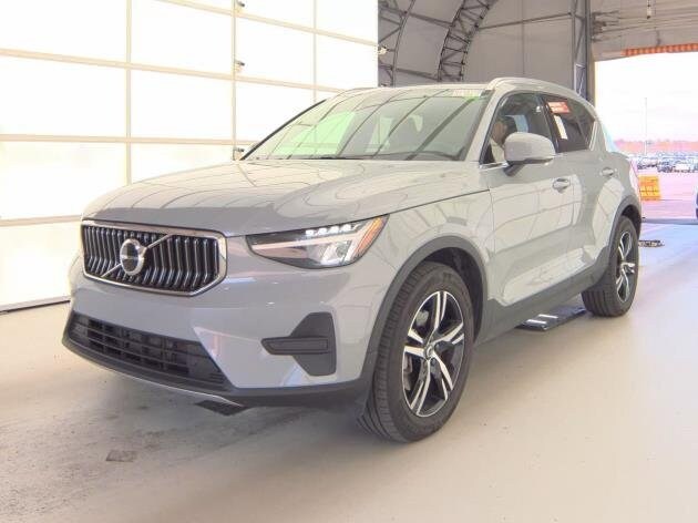 2025 Volvo XC40 AWD Core photo 2
