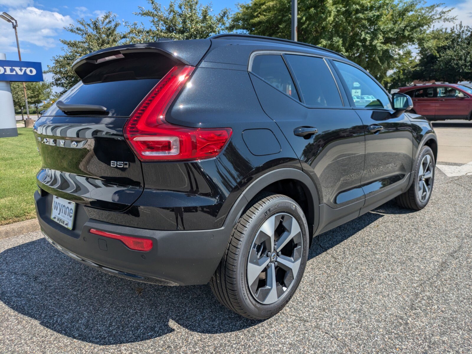 2025 Volvo XC40 Plus photo 4
