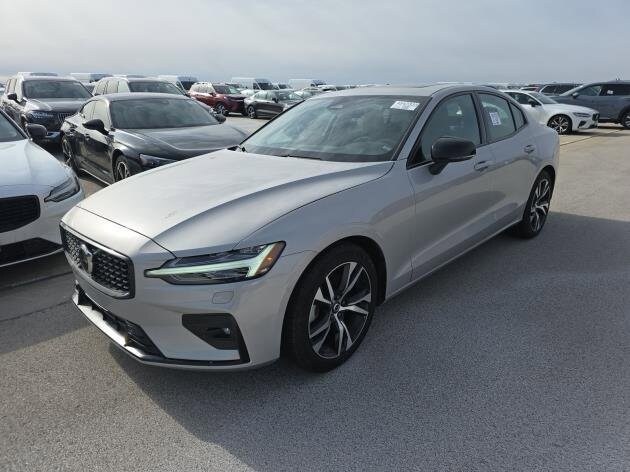 2025 Volvo S60 B5 AWD Core photo 3