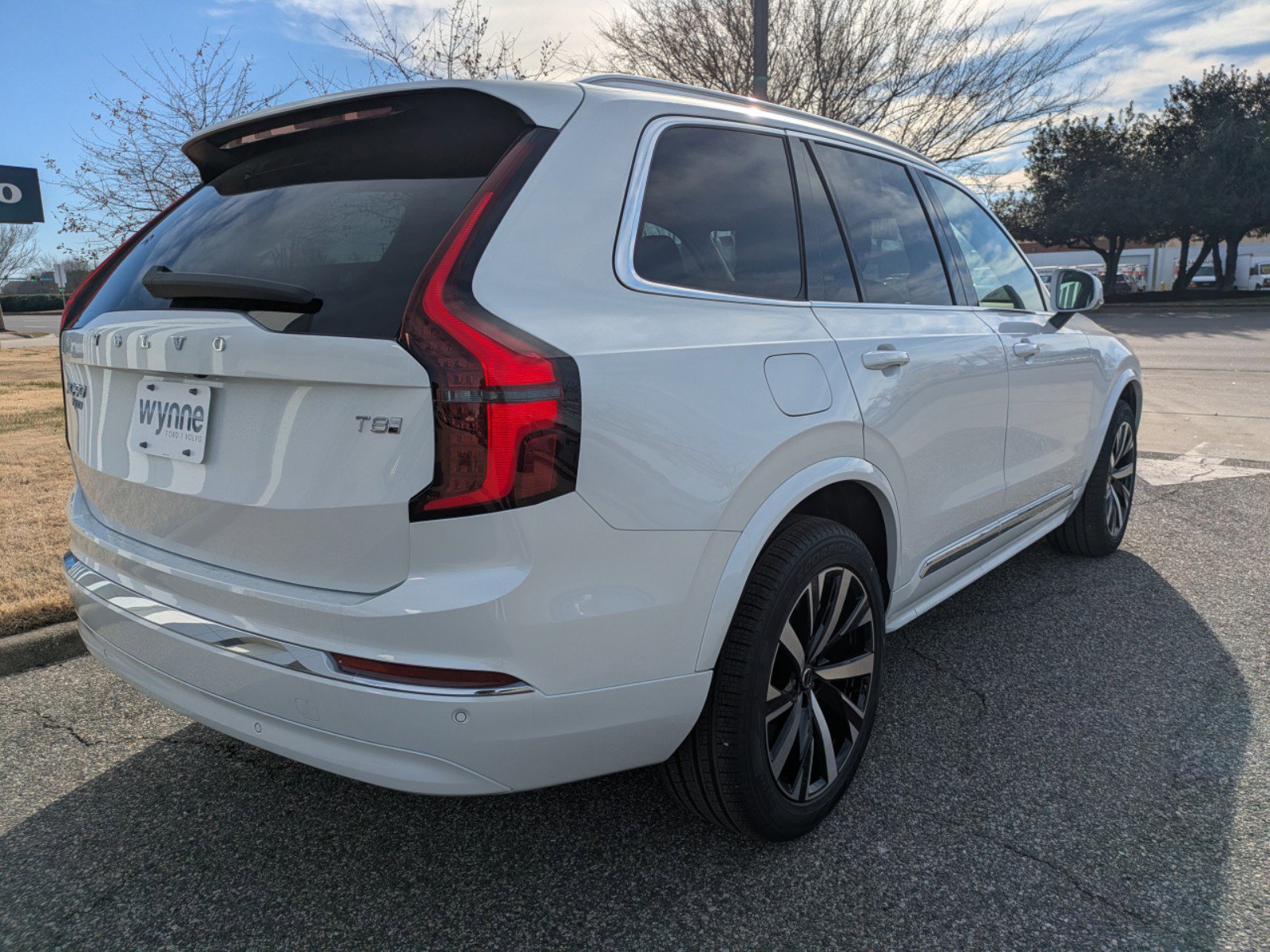 2025 Volvo XC90 T8 Core photo 4