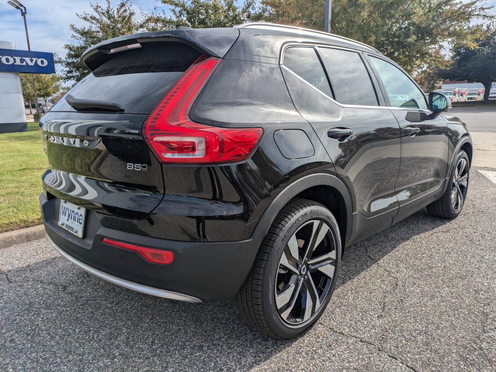 2025 Volvo XC40 Plus photo 4