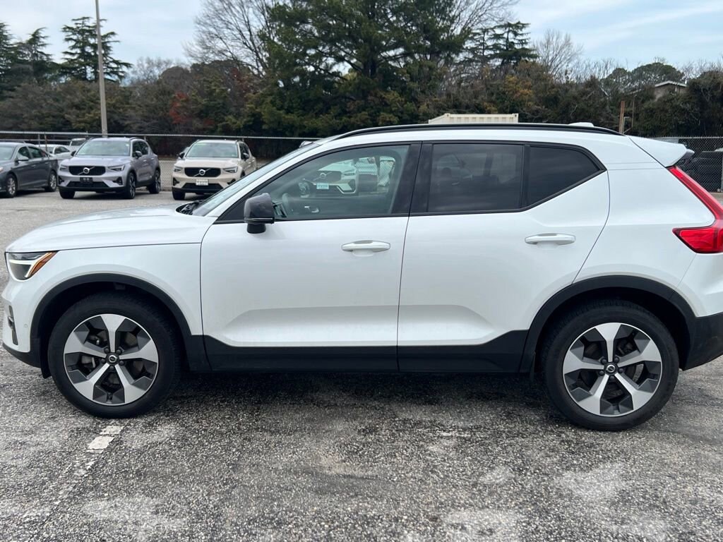 Used 2023 Volvo XC40 Plus Dark Theme B5 AWD Plus Dark Theme