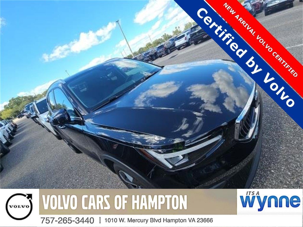 Used 2025 Volvo XC40 Plus Bright Theme B5 AWD Plus Bright Theme