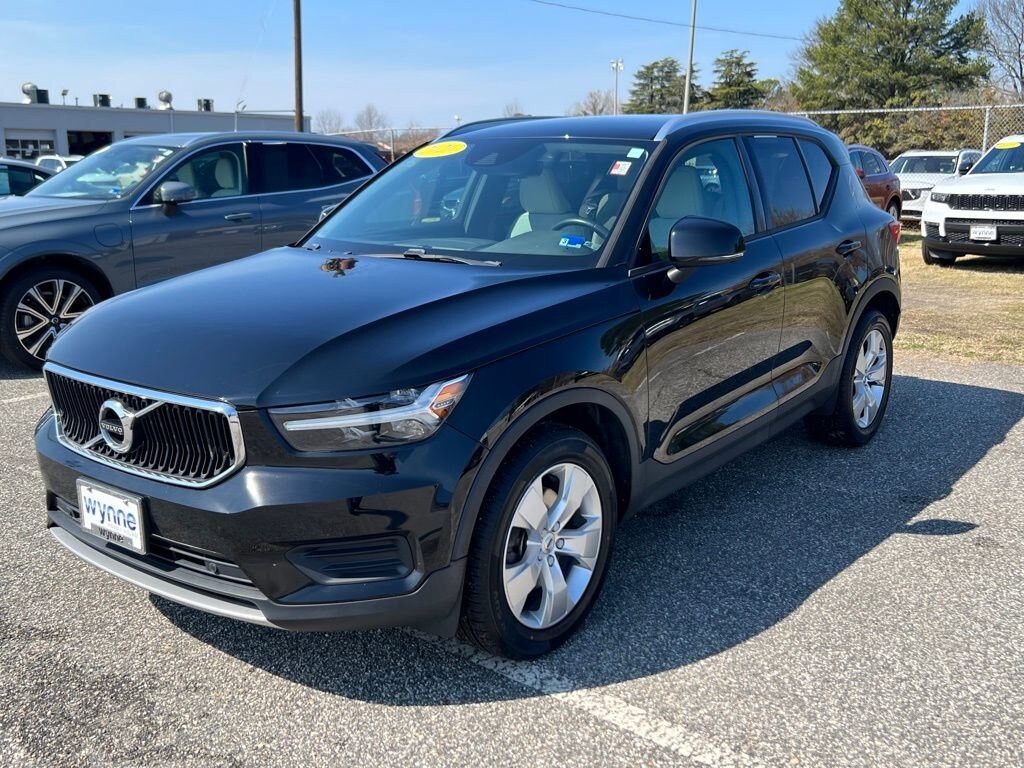 Used 2020 Volvo XC40 Momentum T4 FWD Momentum