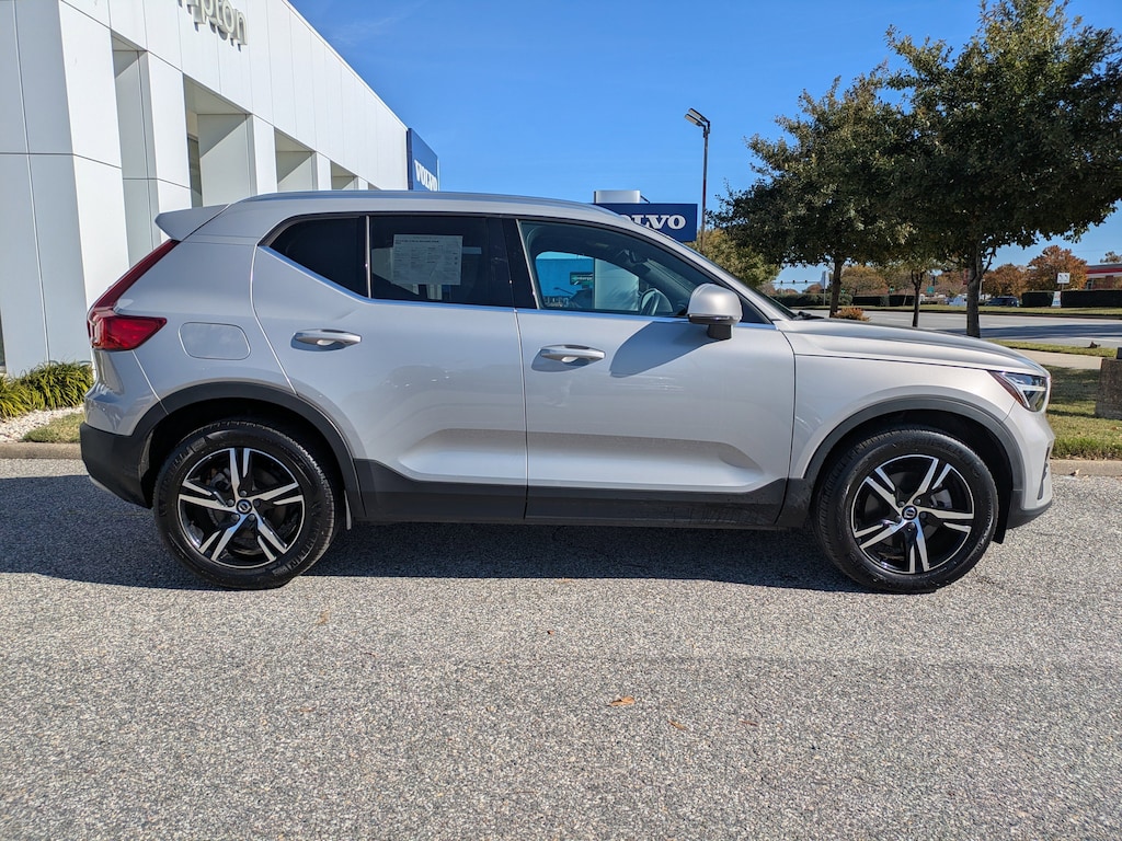 Certified 2025 Volvo XC40 Core Bright Theme B5 AWD Core Bright Theme