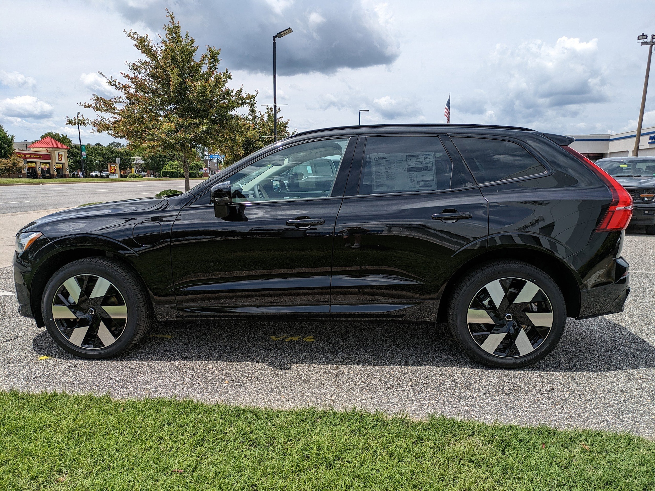 2025 Volvo XC60 Plus - Photo 7