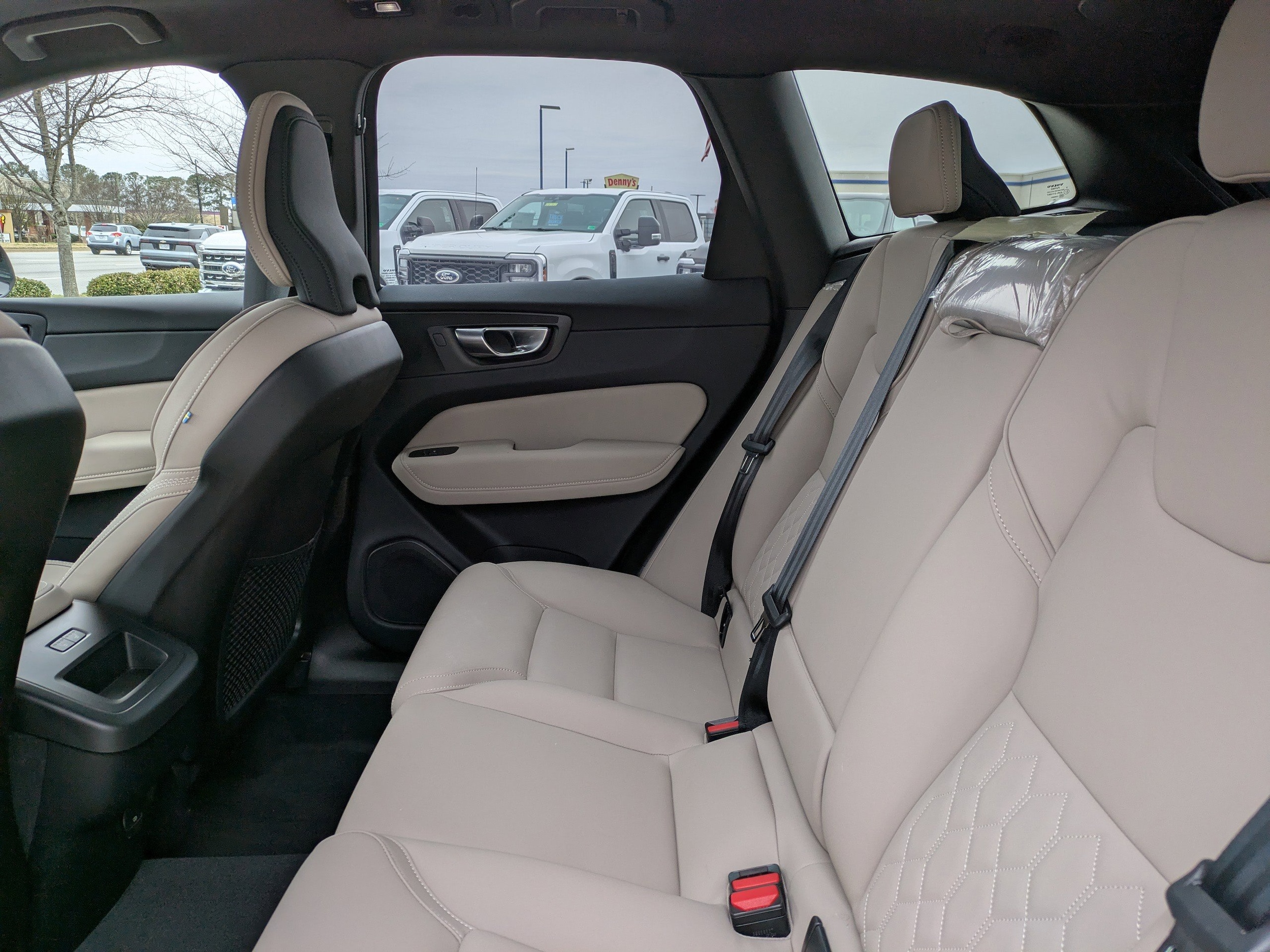 2026 Volvo XC60 Plus - Photo 13