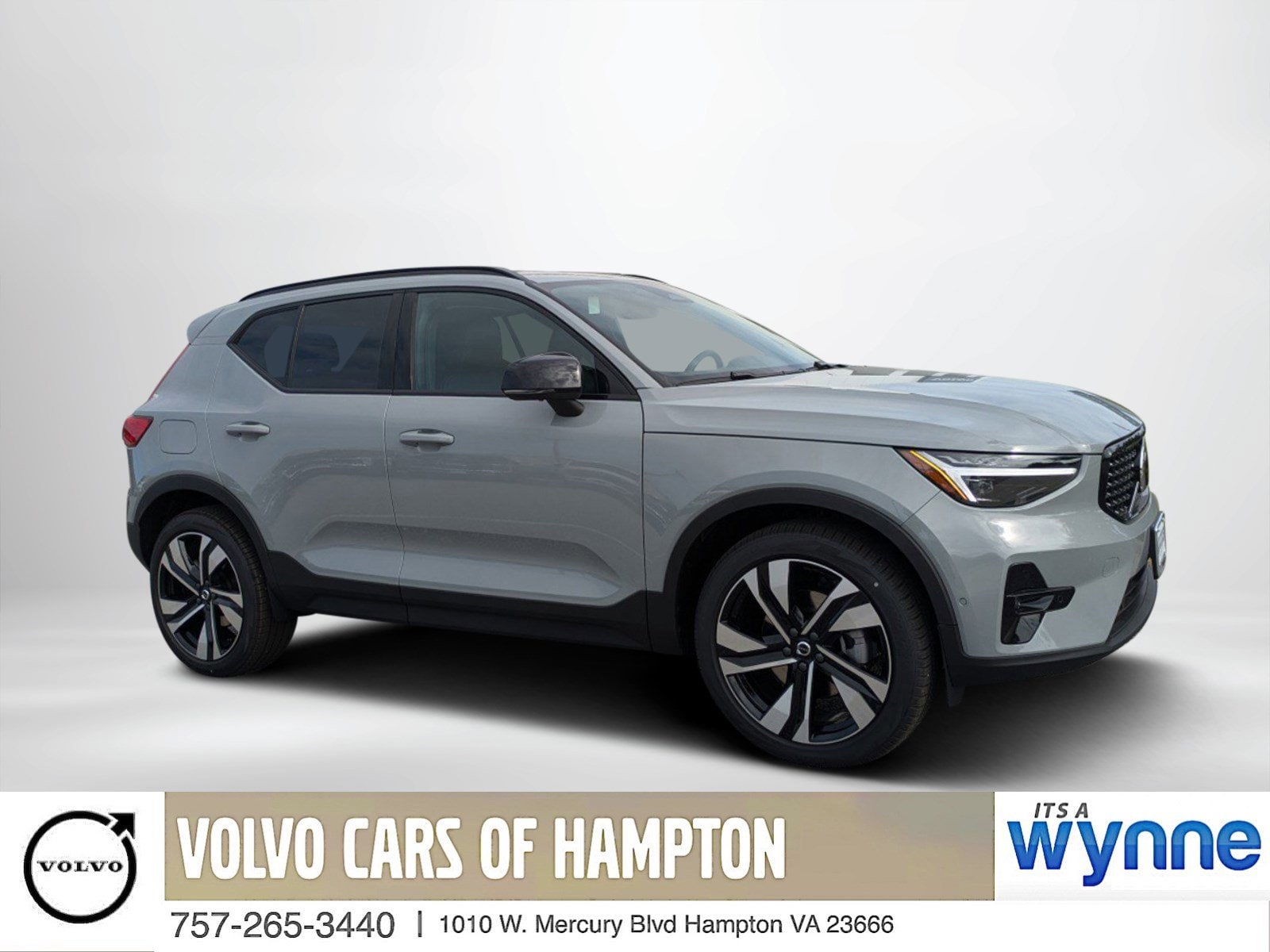 2025 Volvo XC40 Plus's photo