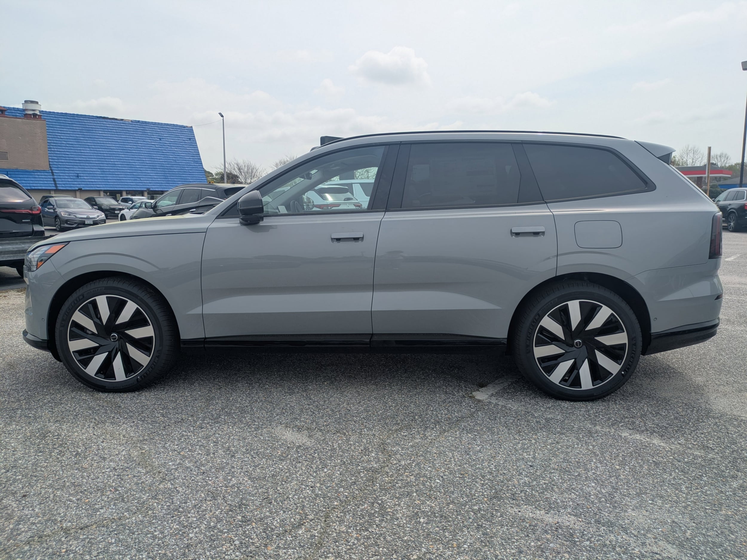 2025 Volvo EX90 Ultra - Photo 7