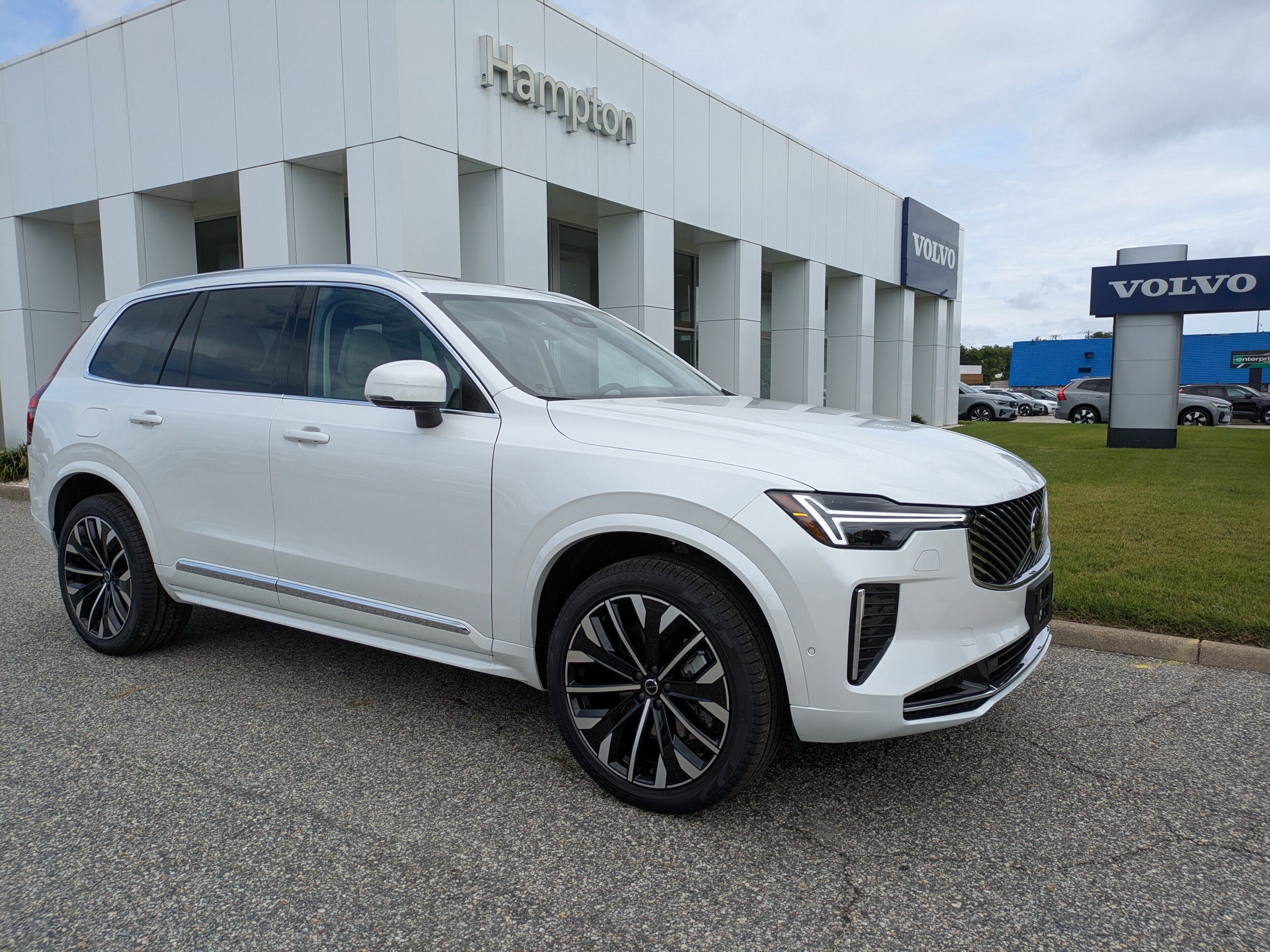 2026 Volvo XC90 photo 2