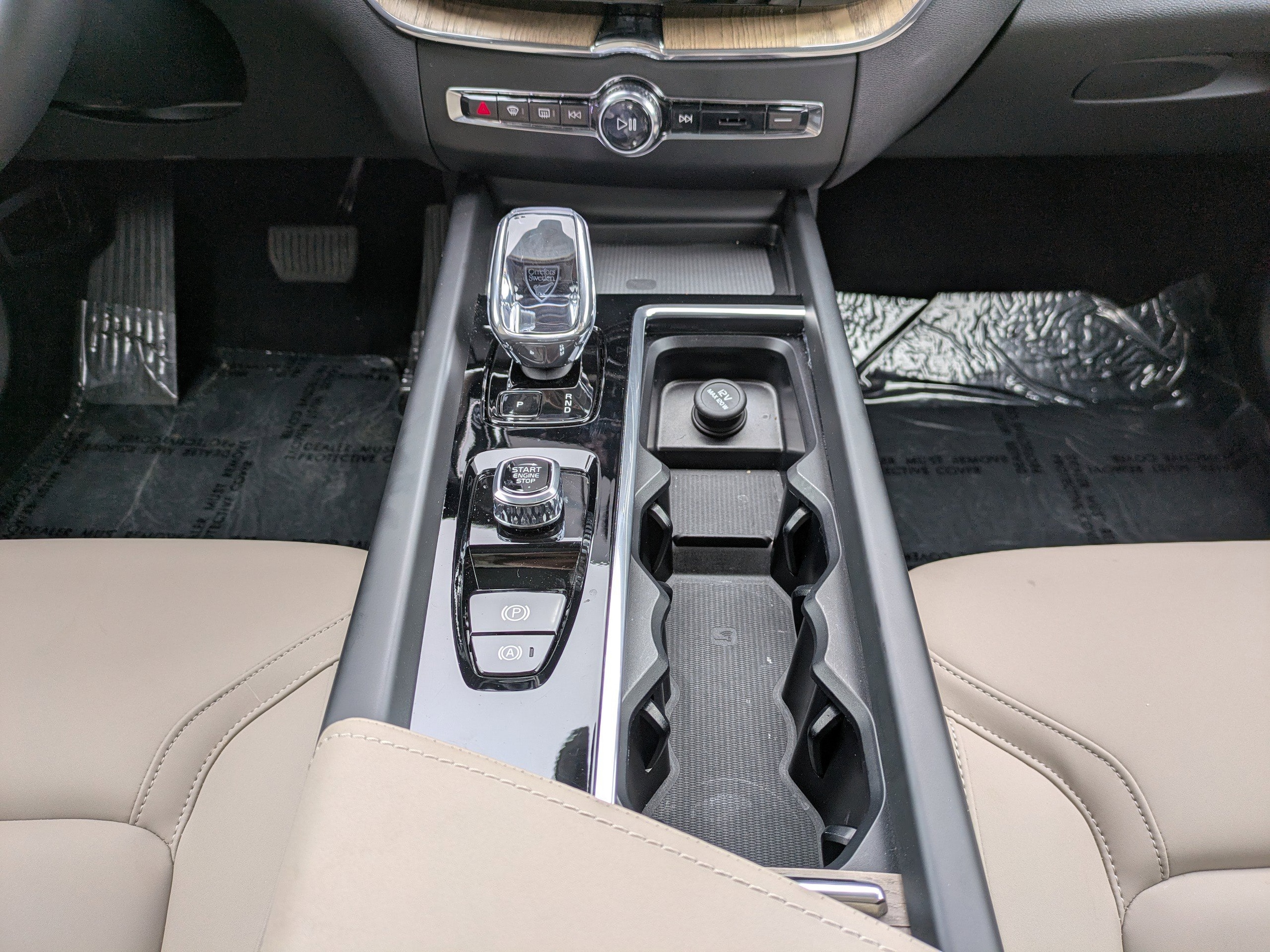 2026 Volvo XC60 Plus - Photo 18